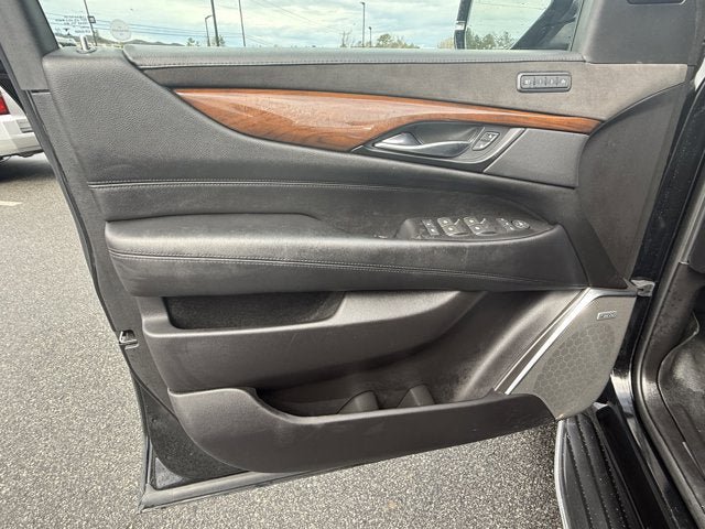 Used 2018 Cadillac Escalade Luxury image 18