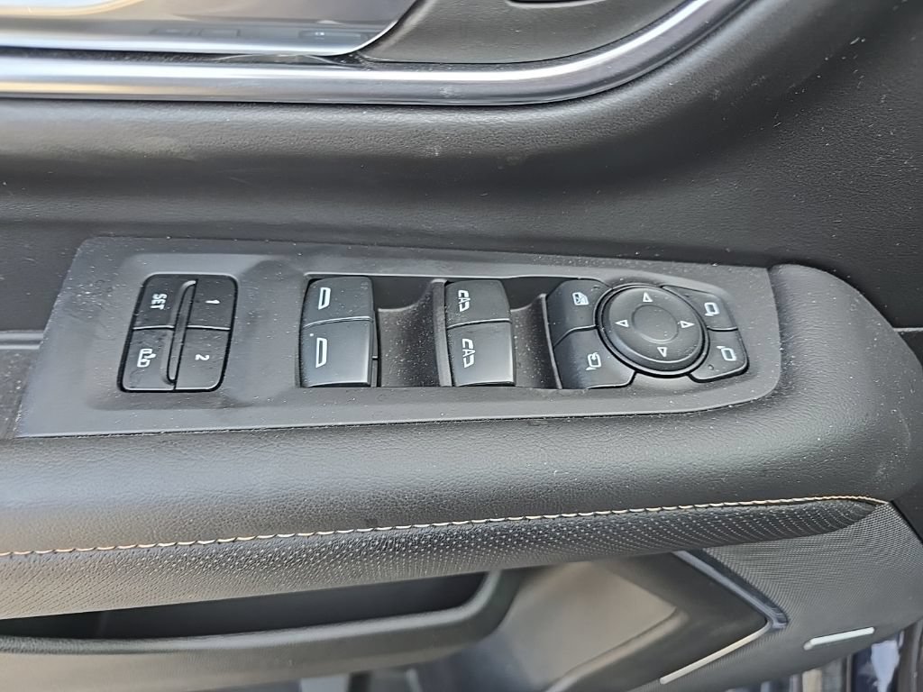 Used 2024 GMC Yukon AT4 w/ Technology Package AWD/4WD image 13
