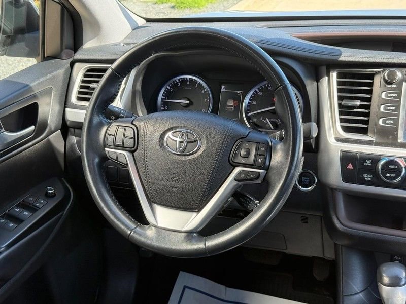 Used 2018 Toyota Highlander XLE AWD/4WD image 15