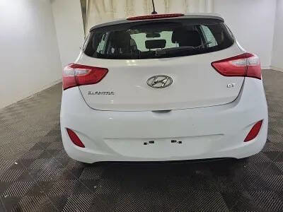 Used 2017 Hyundai Elantra GT image 3