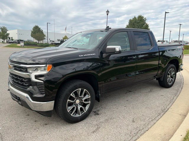Used 2022 Chevrolet Silverado 1500 LT AWD/4WD image 3