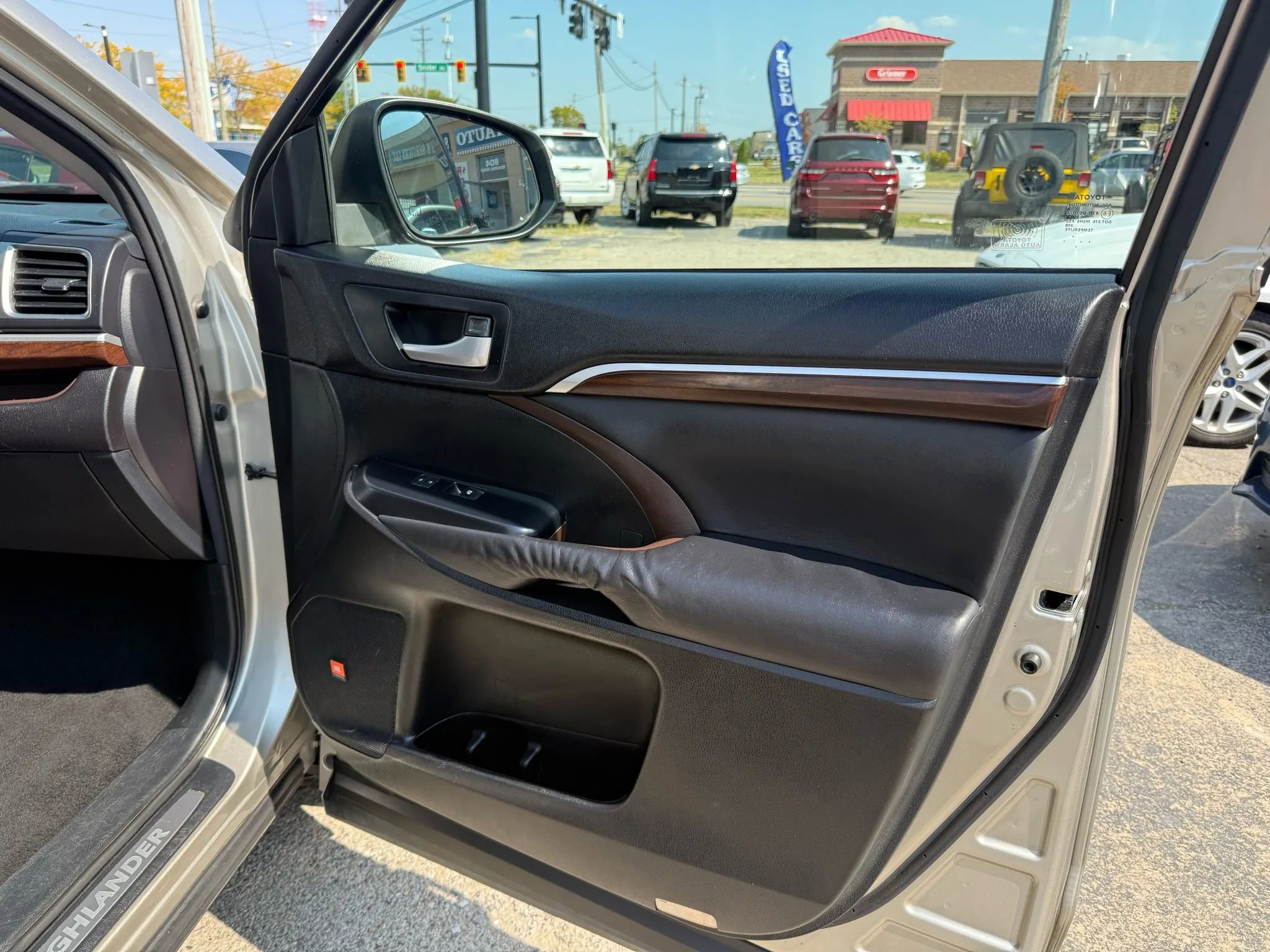 Used 2015 Toyota Highlander Limited AWD/4WD image 24