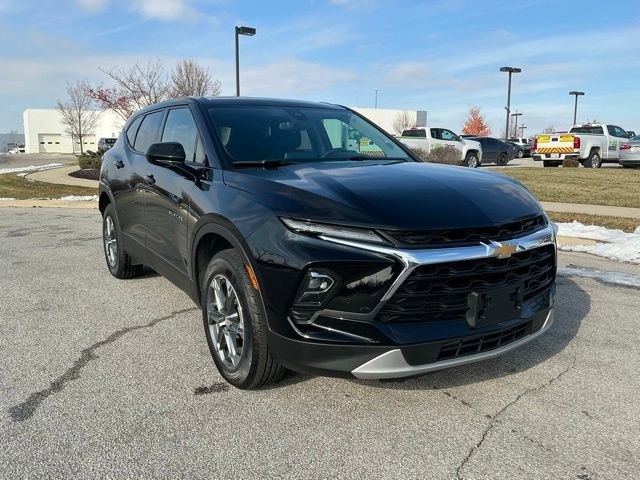 Used 2025 Chevrolet Blazer LT image 2