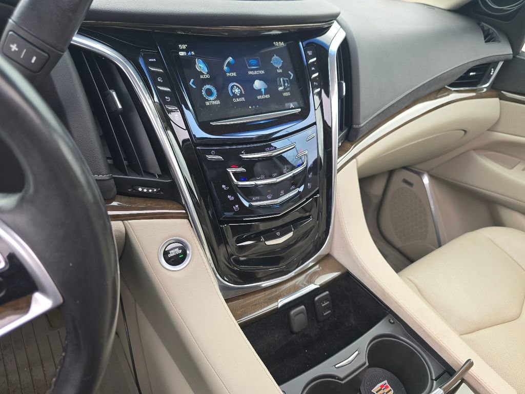 Used 2018 Cadillac Escalade Luxury image 32
