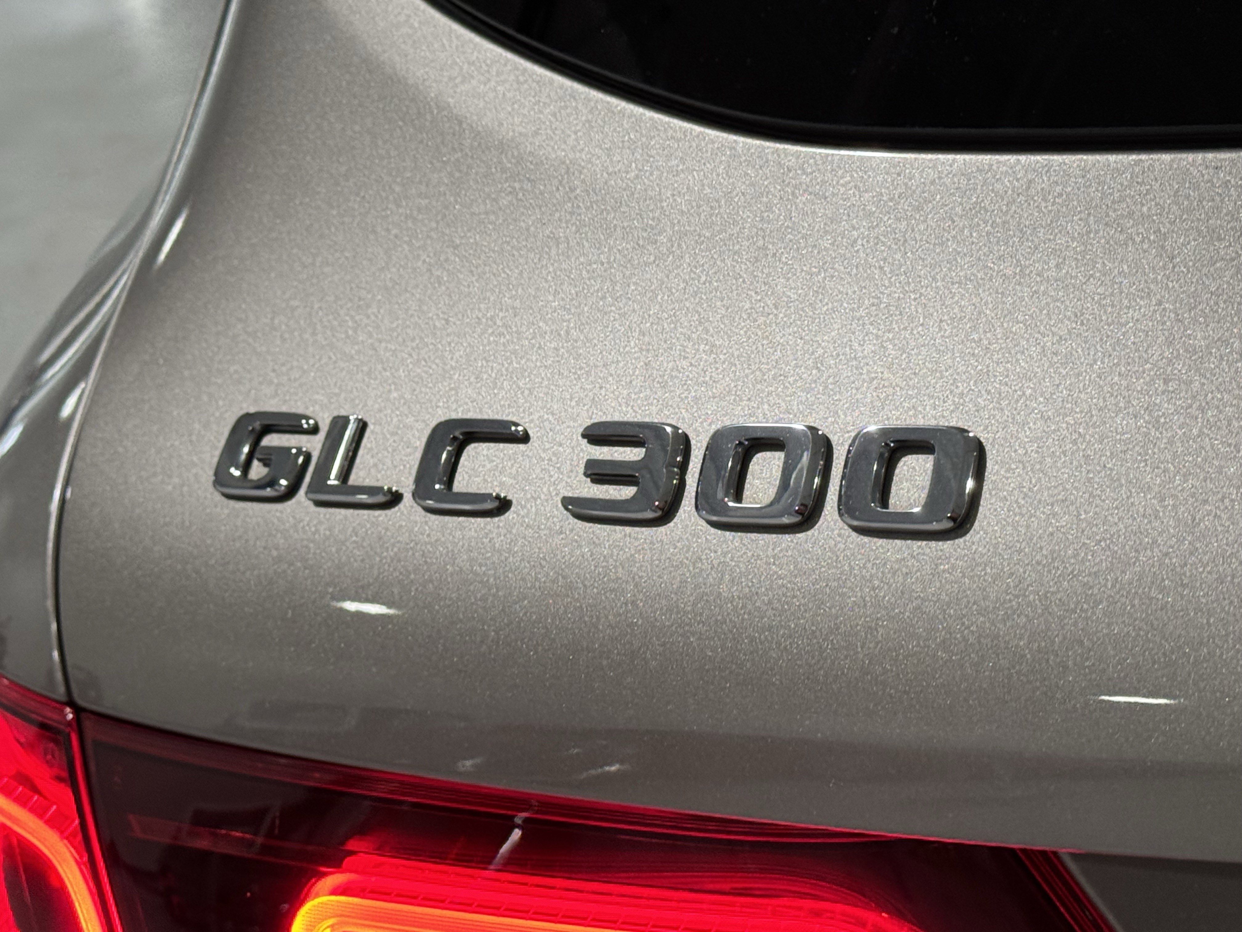 Used 2021 Mercedes-Benz GLC 300 4MATIC w/ Premium Package image 44