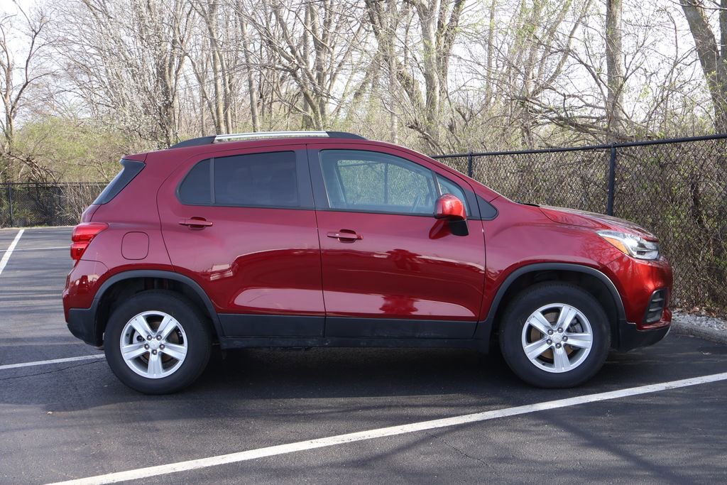 Used 2022 Chevrolet Trax LT w/ LT Convenience Package image 10