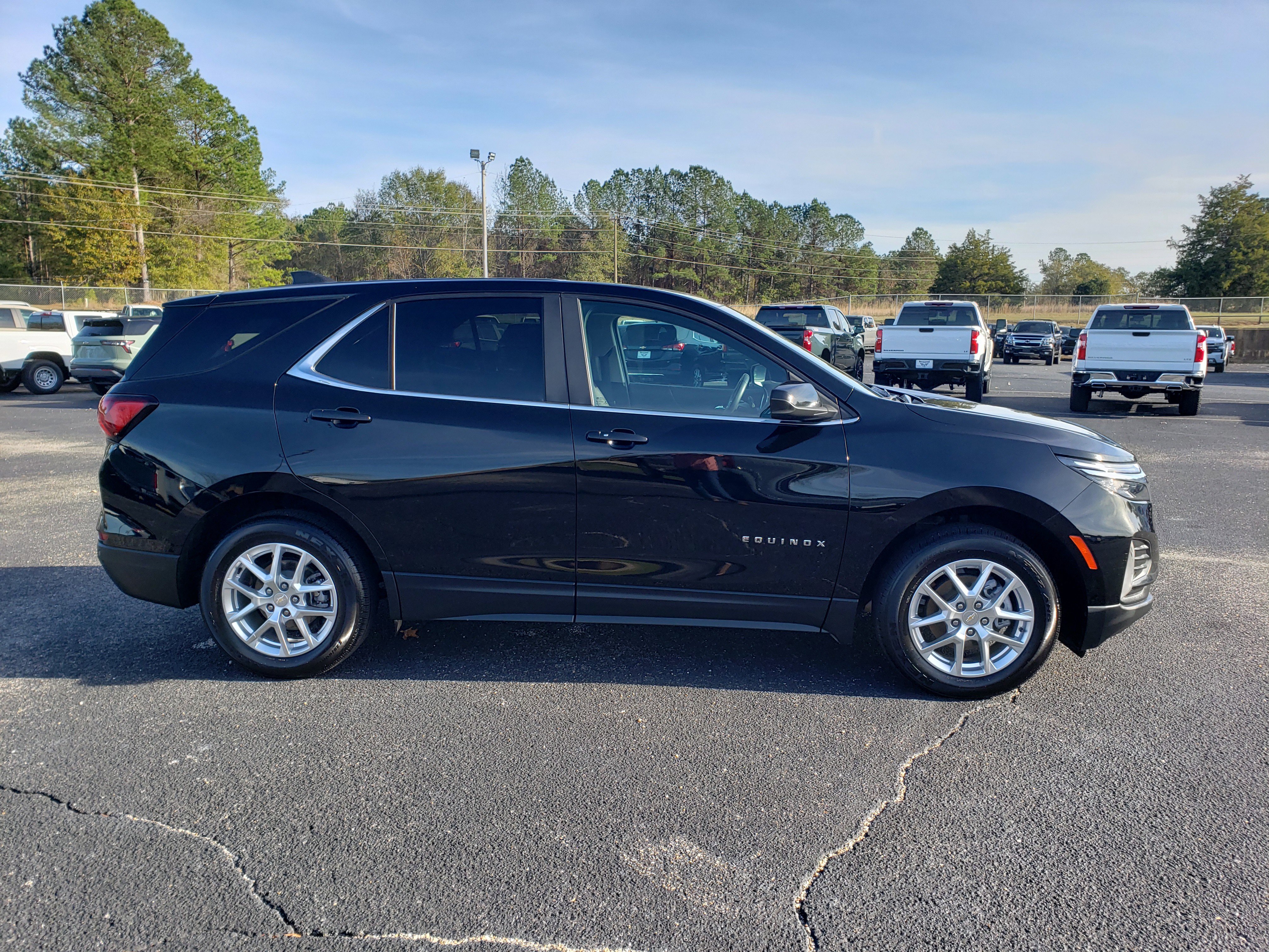 New 2022 Chevrolet Equinox LT w/ Driver Convenience Package image 5