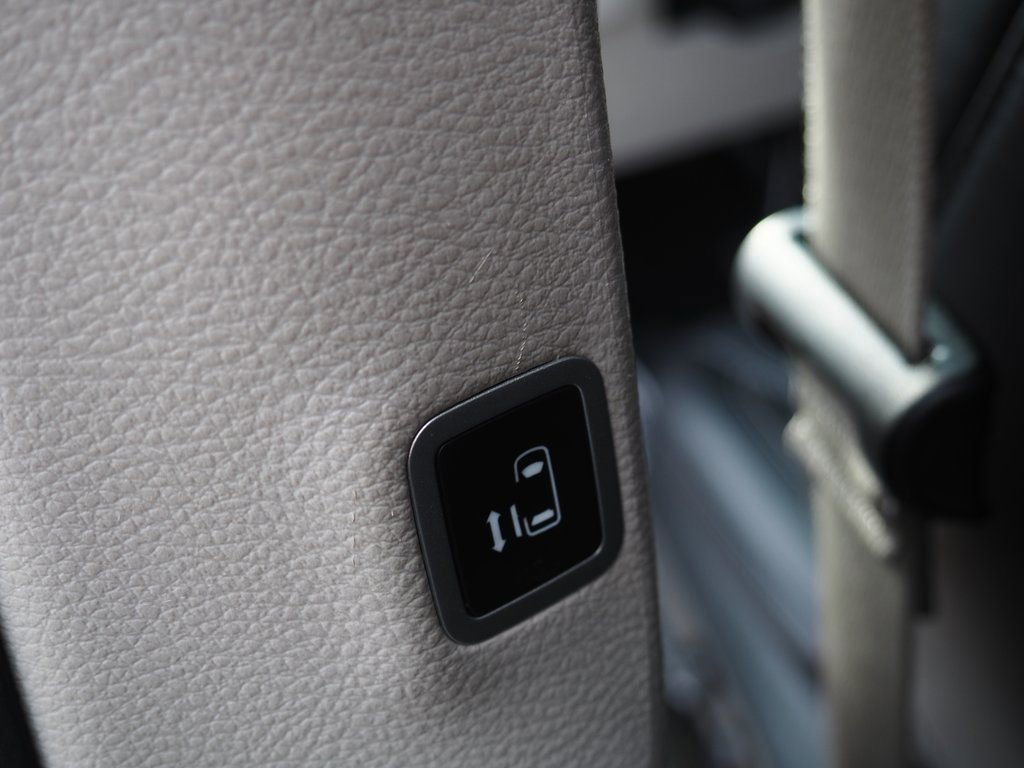 Used 2024 Chrysler Pacifica Touring-L image 39