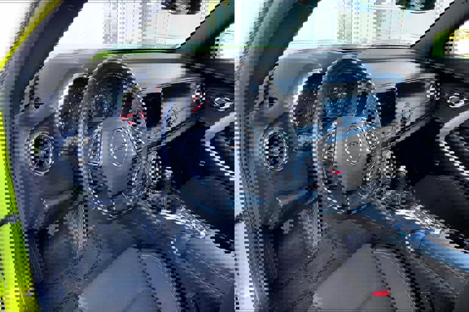 Used 2021 Chevrolet Camaro LT w/ Technology Package image 17