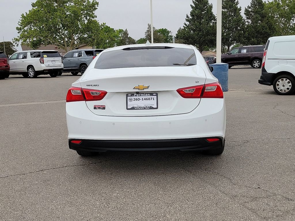 Used 2018 Chevrolet Malibu LT w/ Driver Confidence Package FWD image 9