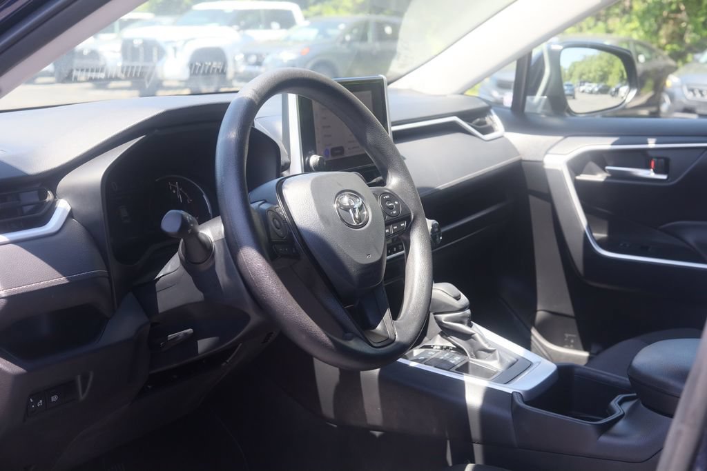 Used 2025 Toyota RAV4 XLE AWD/4WD image 4