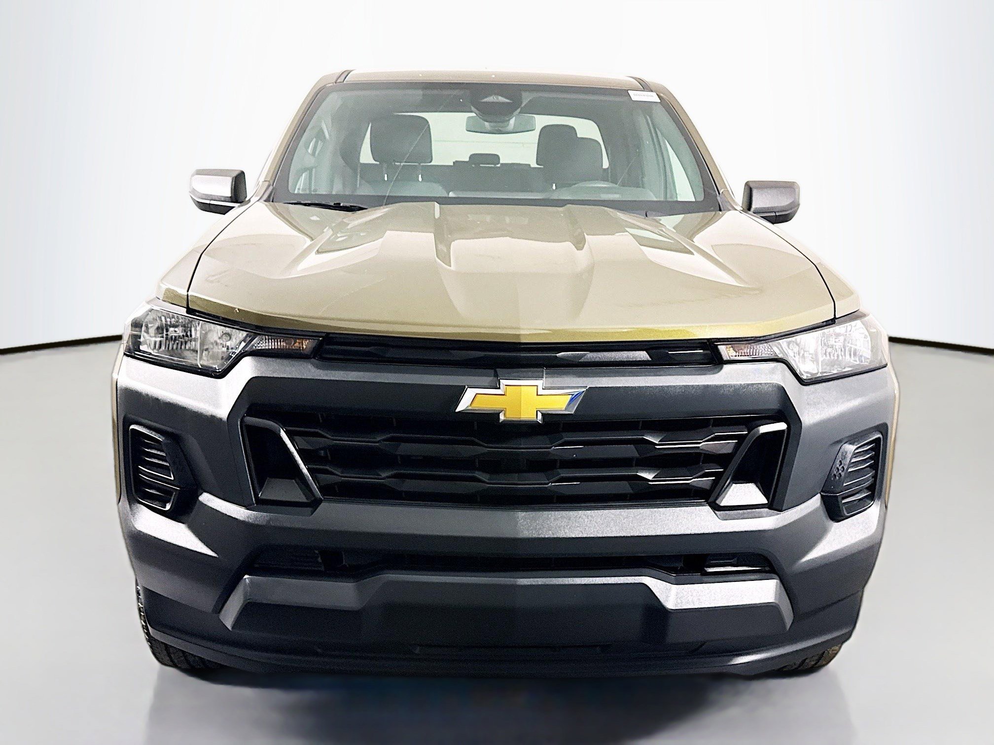 Used 2024 Chevrolet Colorado W/T image 2