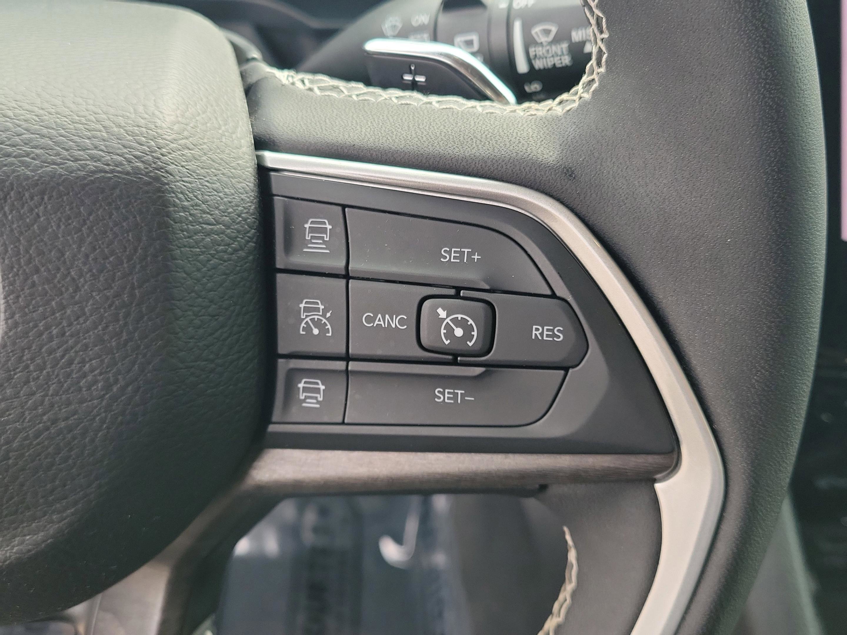 Used 2023 Jeep Grand Cherokee L Limited w/ Luxury Tech Group II image 23