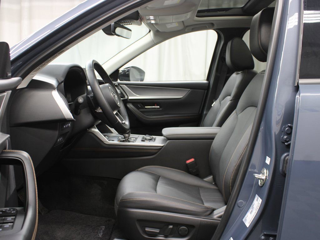 Used 2025 MAZDA CX-70 Plug-In Hybrid w/ Premium Pkg image 9