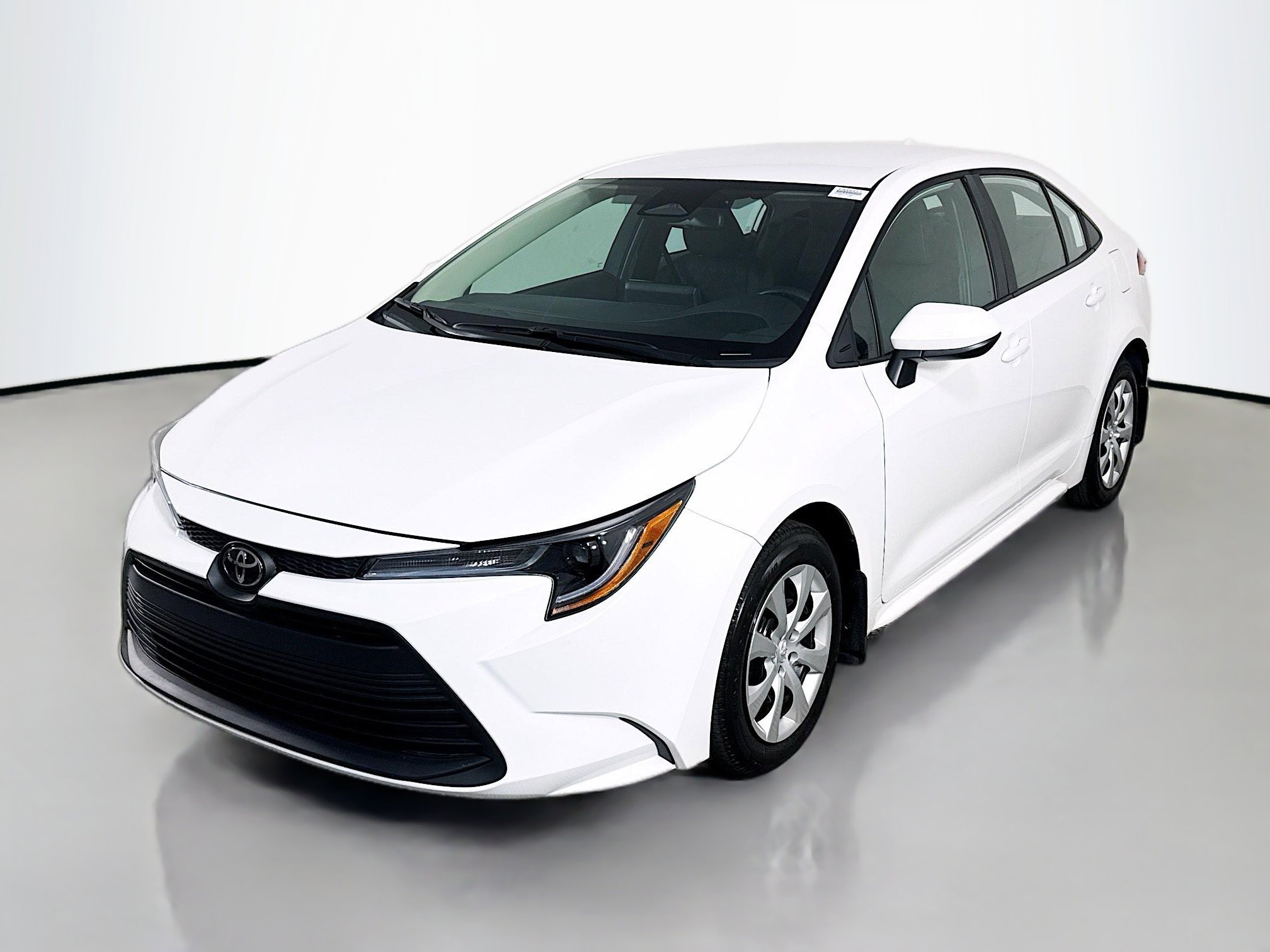 Used 2025 Toyota Corolla LE image 4