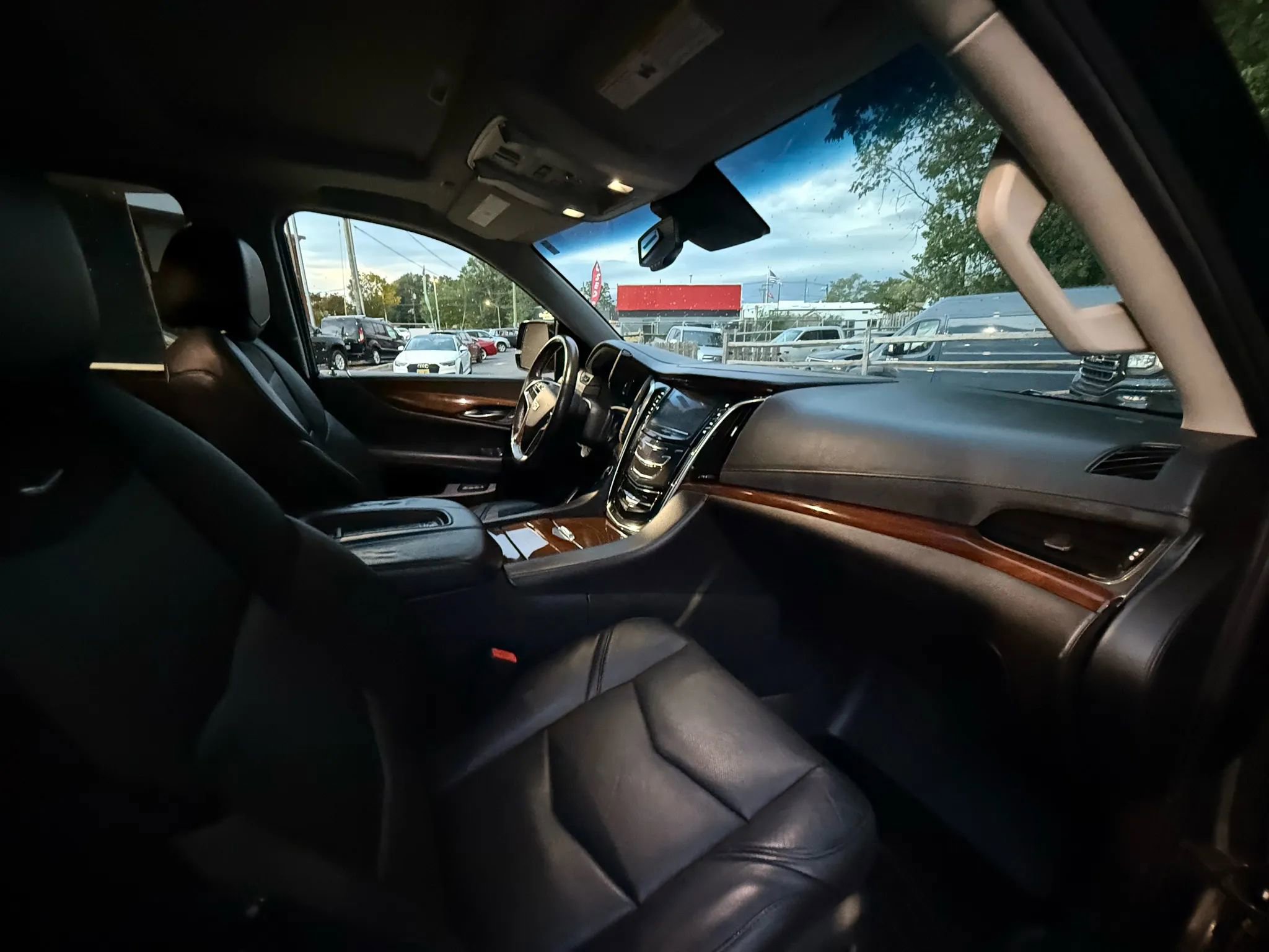 Used 2016 Cadillac Escalade Luxury image 35
