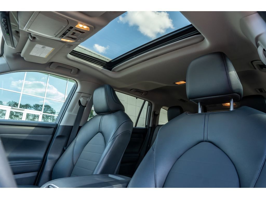 Used 2025 Toyota Highlander XLE AWD/4WD image 12