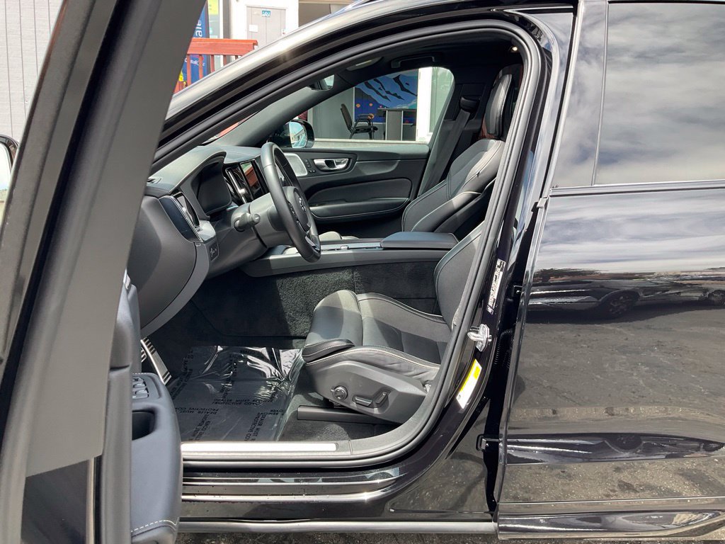 Used 2021 Volvo XC60 T8 R-Design w/ Advanced Package AWD/4WD image 15