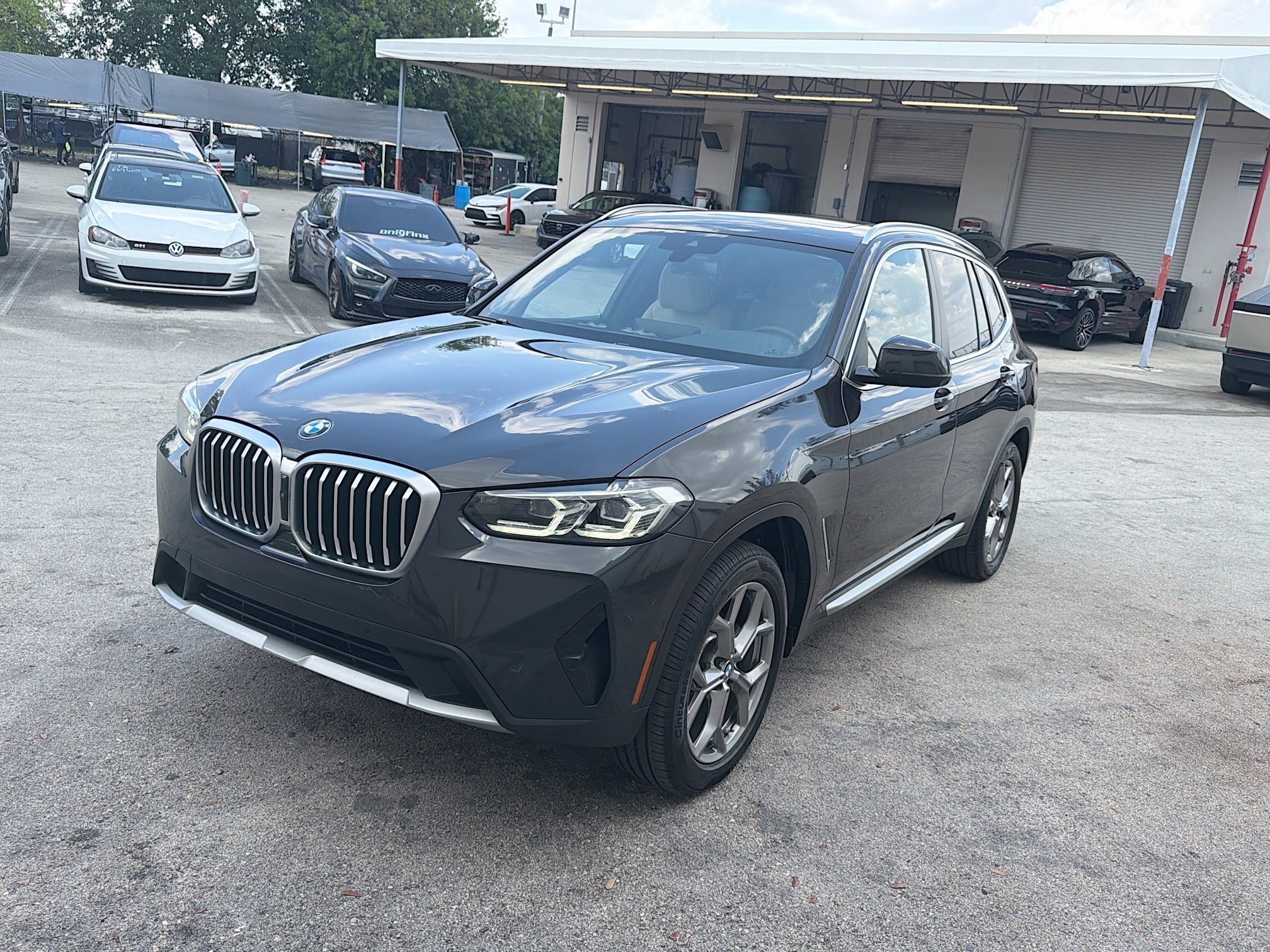 Used 2023 BMW X3 xDrive30i w/ Premium Package w/ZPA AWD/4WD image 3