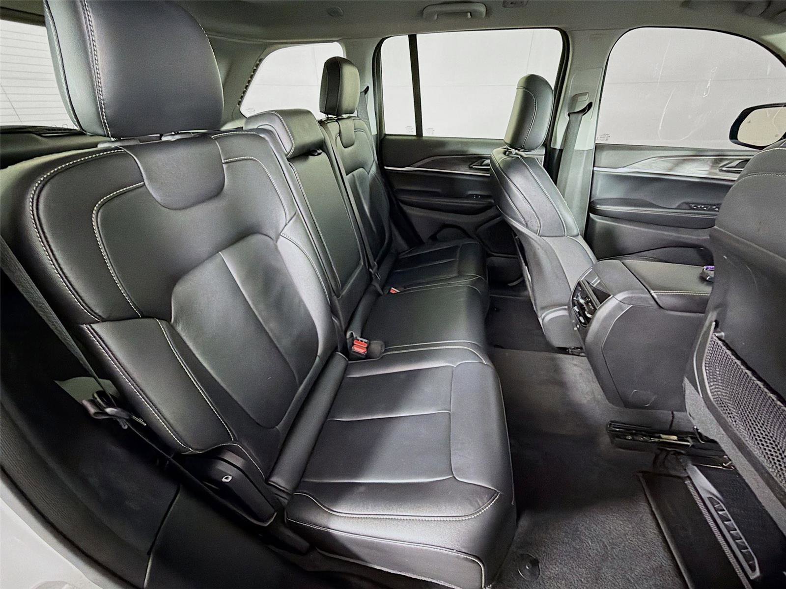 Used 2023 Jeep Grand Cherokee Limited image 27