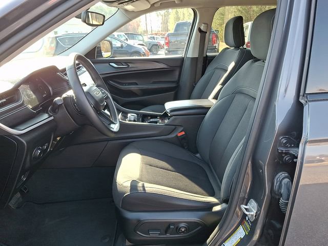 Used 2023 Jeep Grand Cherokee L Laredo image 14