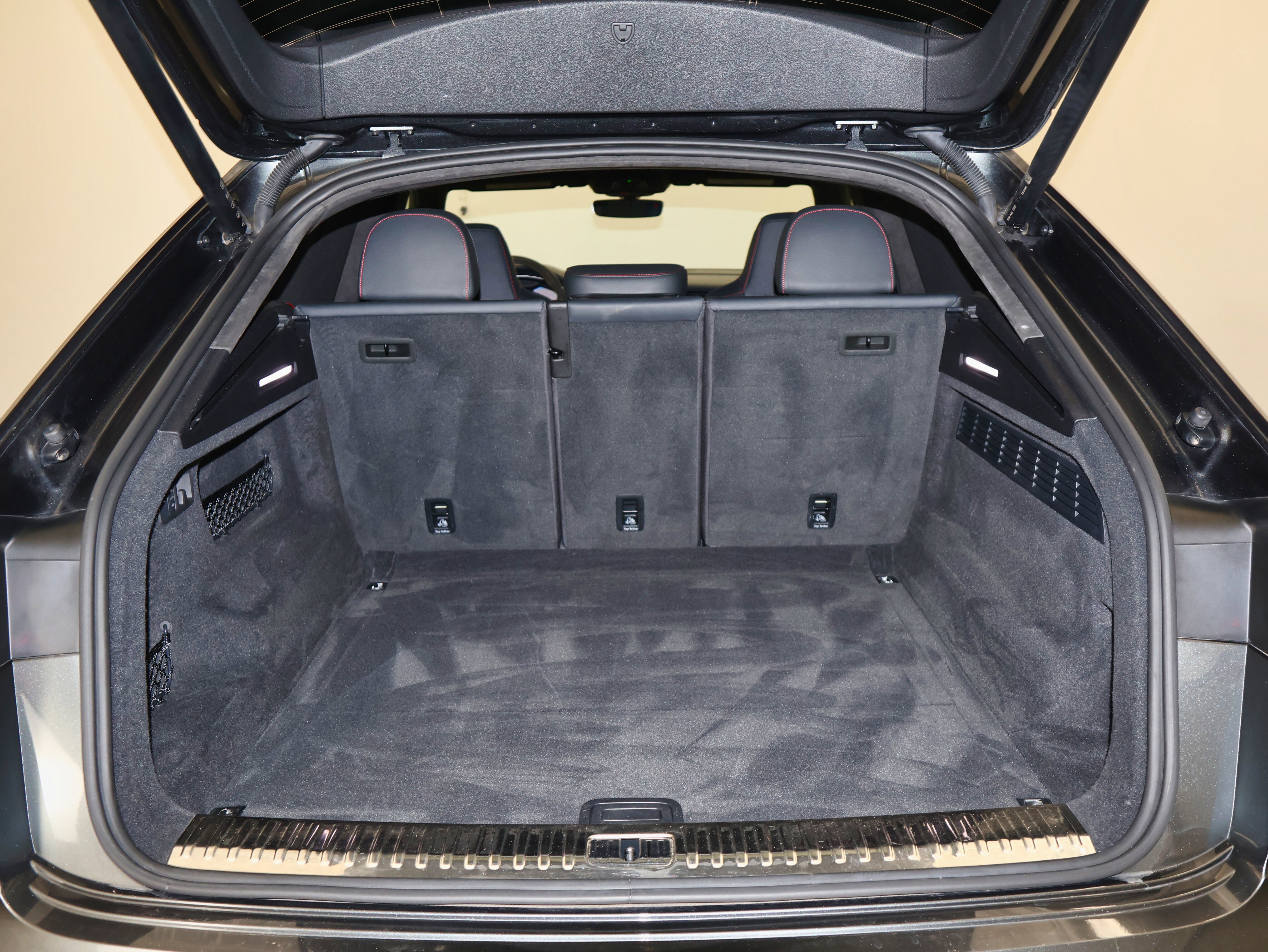 Used 2022 Audi RS Q8 w/ Black Optic Package image 12