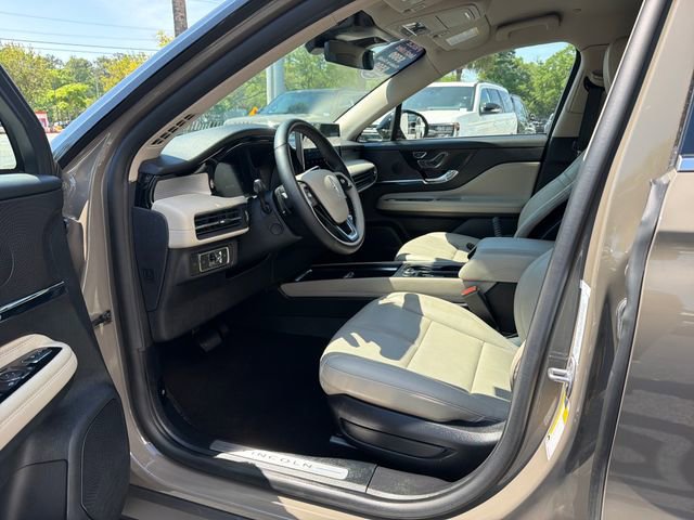 Used 2025 Lincoln Corsair AWD w/ Equipment Group 101A image 10