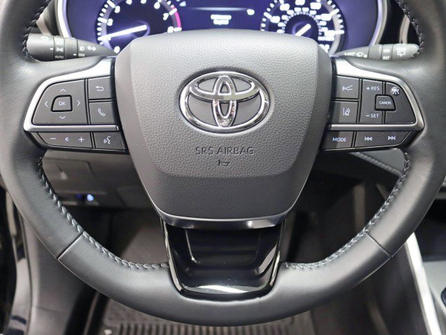 Used 2020 Toyota Highlander XLE AWD/4WD image 15
