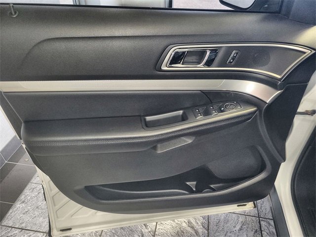 Used 2017 Ford Explorer XLT w/ Equipment Group 202A image 13