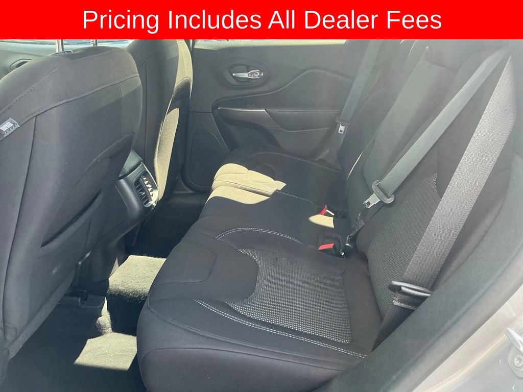 Used 2020 Jeep Cherokee Latitude FWD image 19