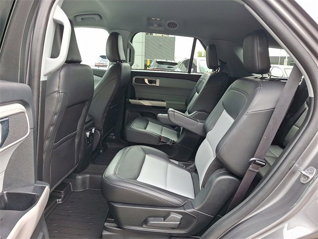 Used 2024 Ford Explorer XLT w/ Equipment Group 202A AWD/4WD image 10