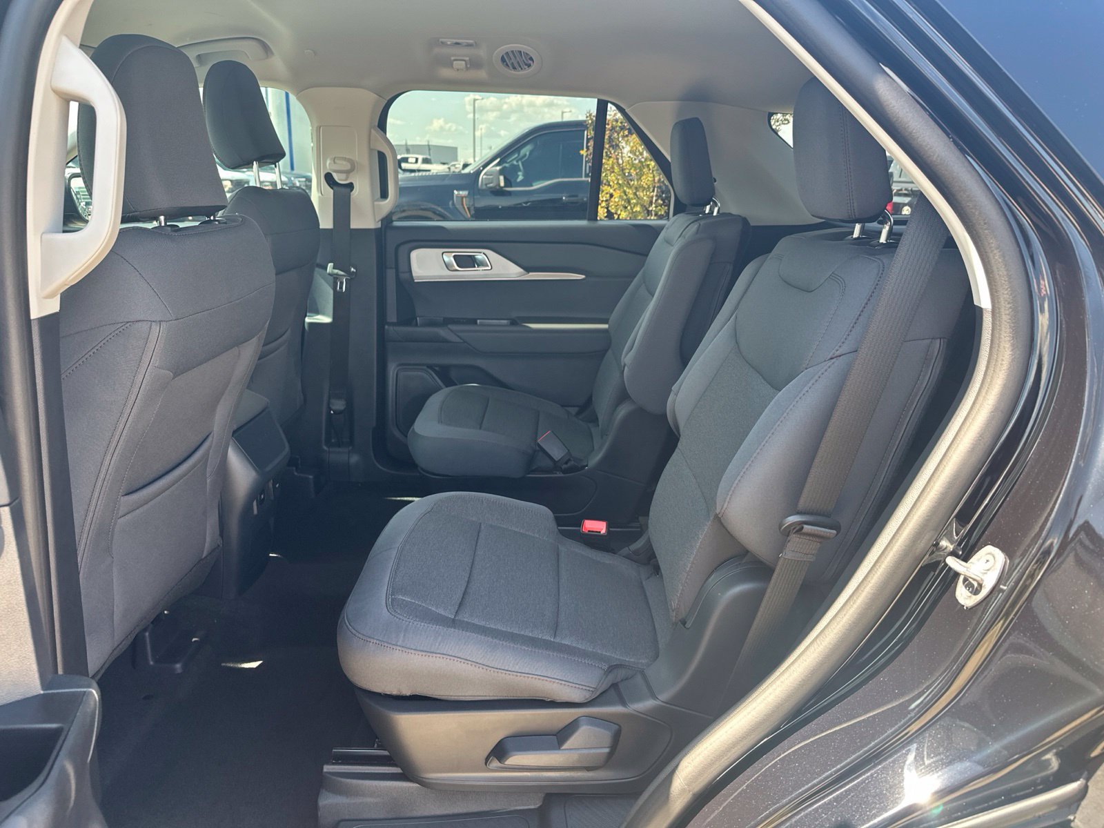 New 2026 Ford Explorer Active RWD image 12