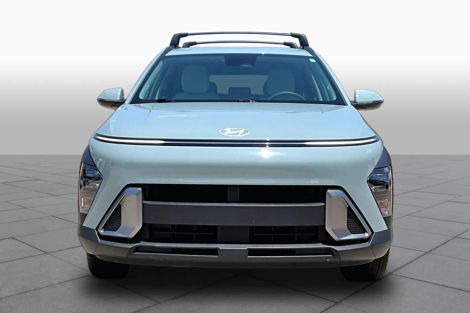 Used 2025 Hyundai Kona SEL FWD image 4