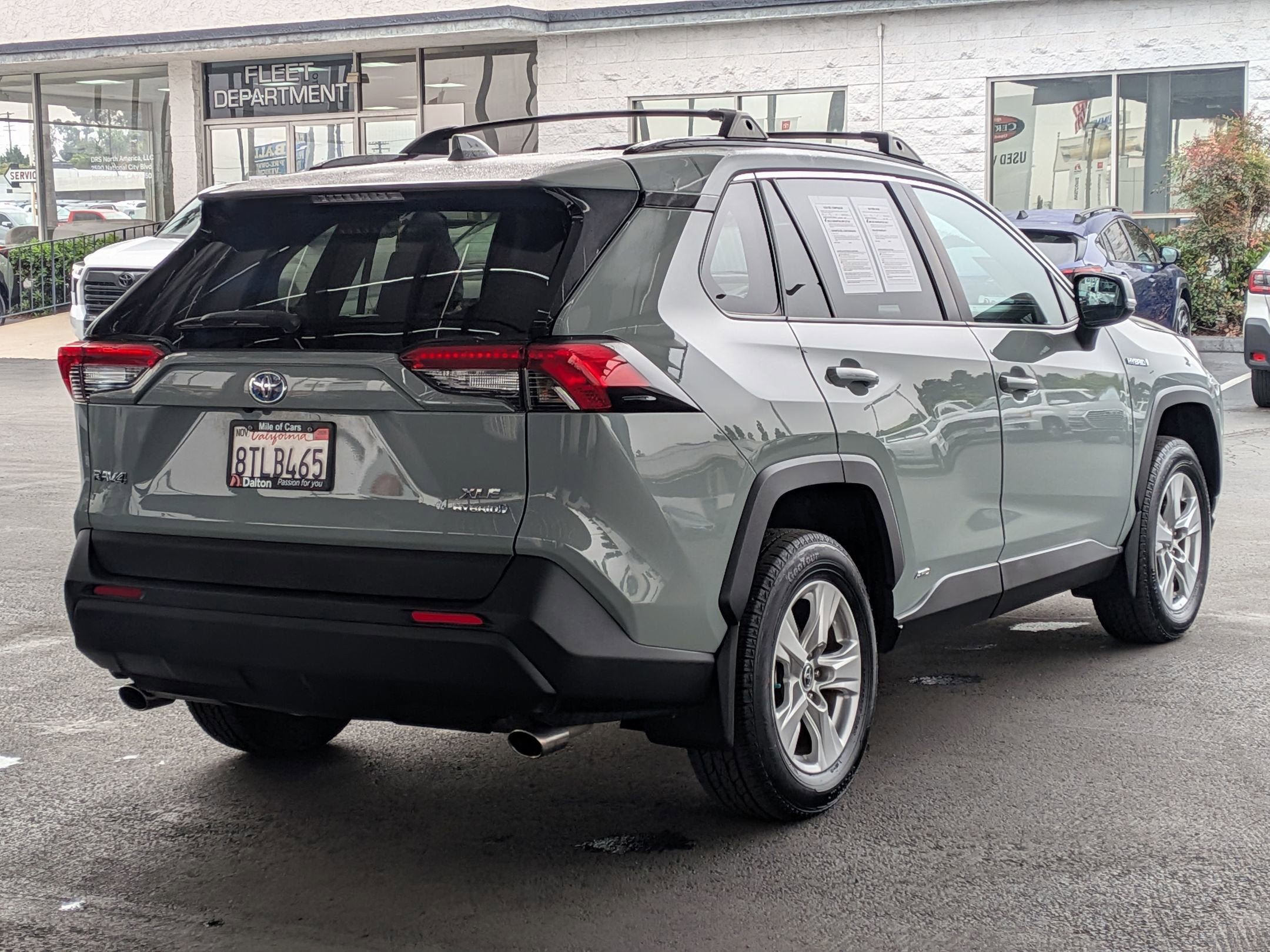 Certified 2021 Toyota RAV4 XLE w/ XLE Grade Weather Package AWD/4WD image 4