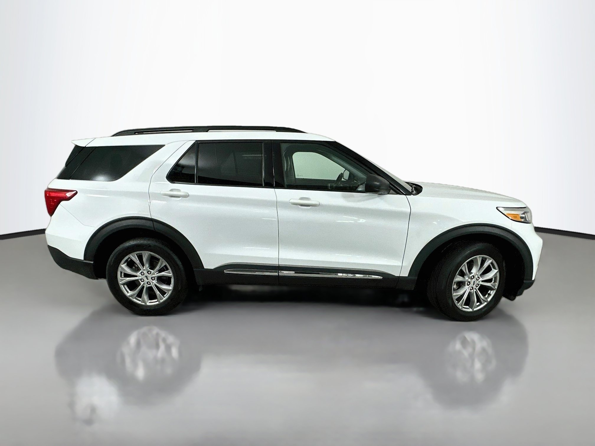 Used 2021 Ford Explorer XLT w/ Equipment Group 202A AWD/4WD image 8