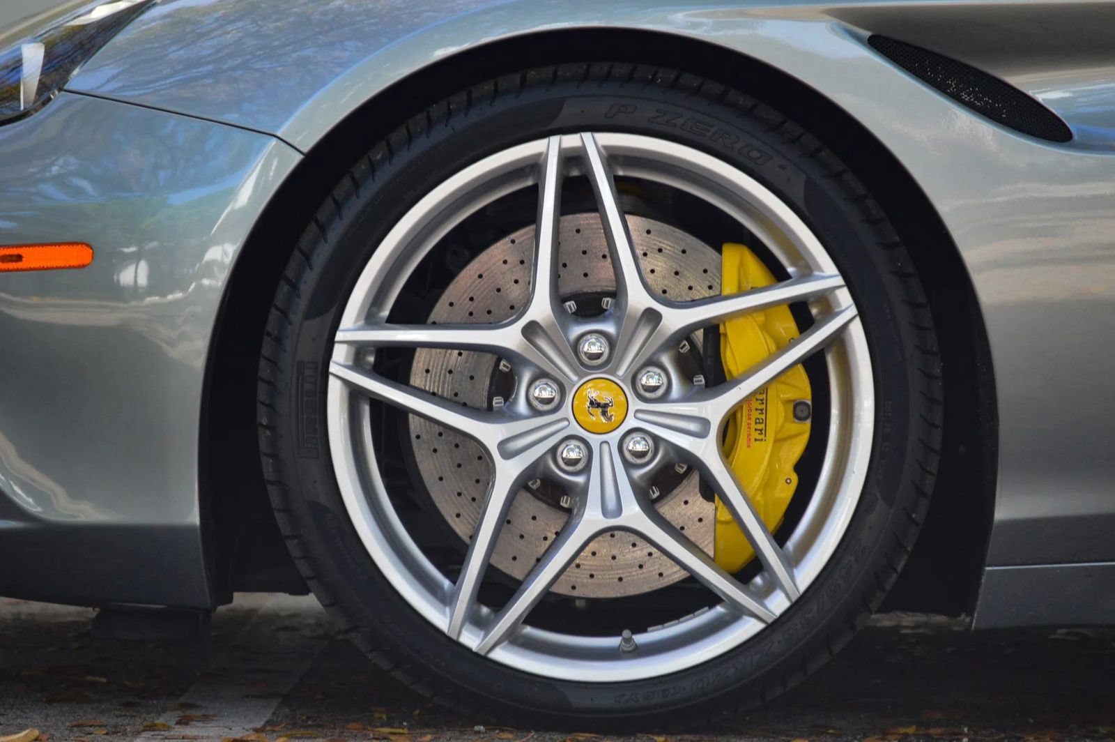 Used 2015 Ferrari California T RWD image 12