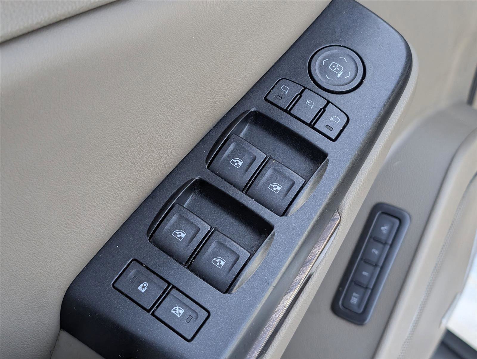 Used 2017 GMC Yukon SLT image 14