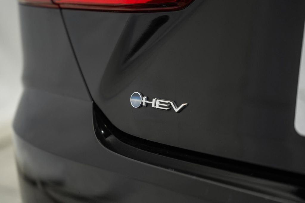 Used 2025 Toyota Camry SE image 8