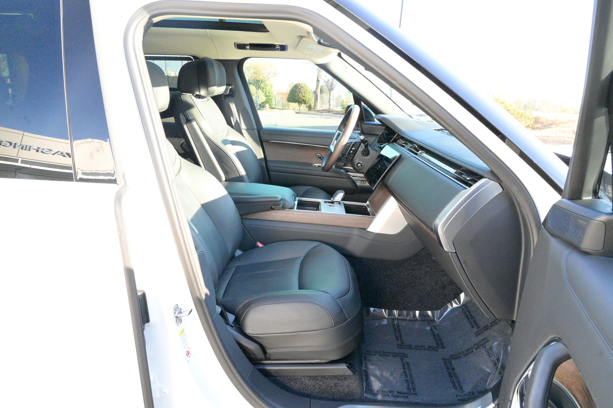 Used 2025 Land Rover Range Rover Long Wheelbase Autobiography image 53