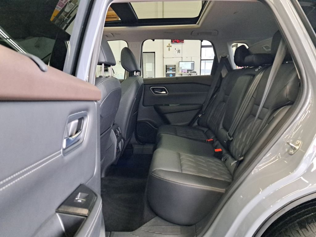 Used 2023 Nissan Rogue Platinum w/ Platinum Premium Package image 13