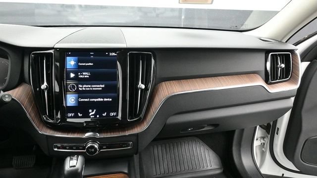 Used 2021 Volvo XC60 T6 Momentum AWD/4WD image 31