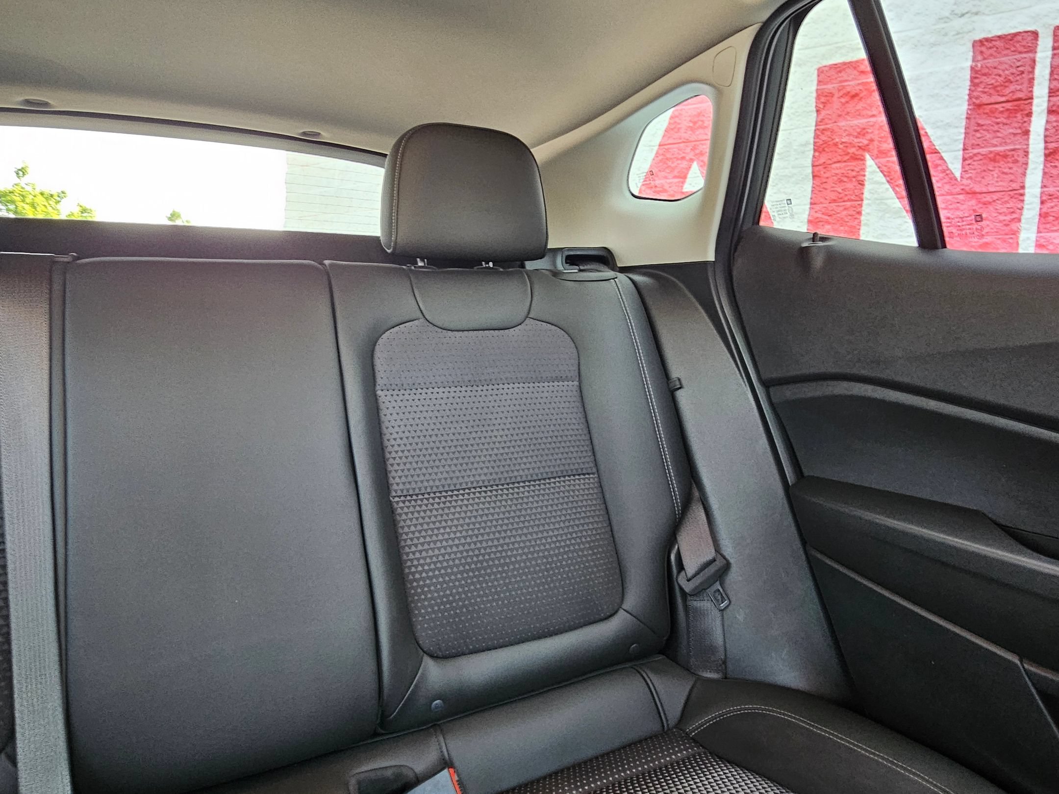 Used 2025 Chevrolet Trax LT FWD image 26