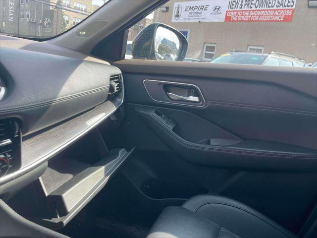 Used 2023 Nissan Rogue Platinum w/ Platinum Premium Package image 31
