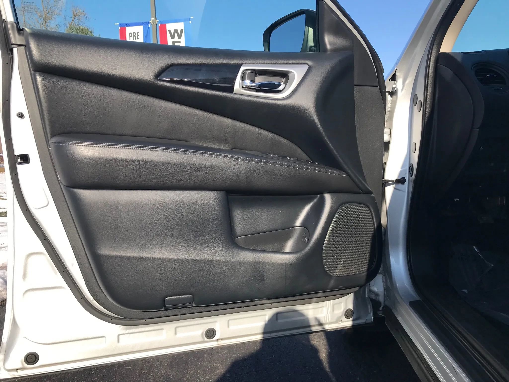 Used 2020 Nissan Pathfinder S image 11