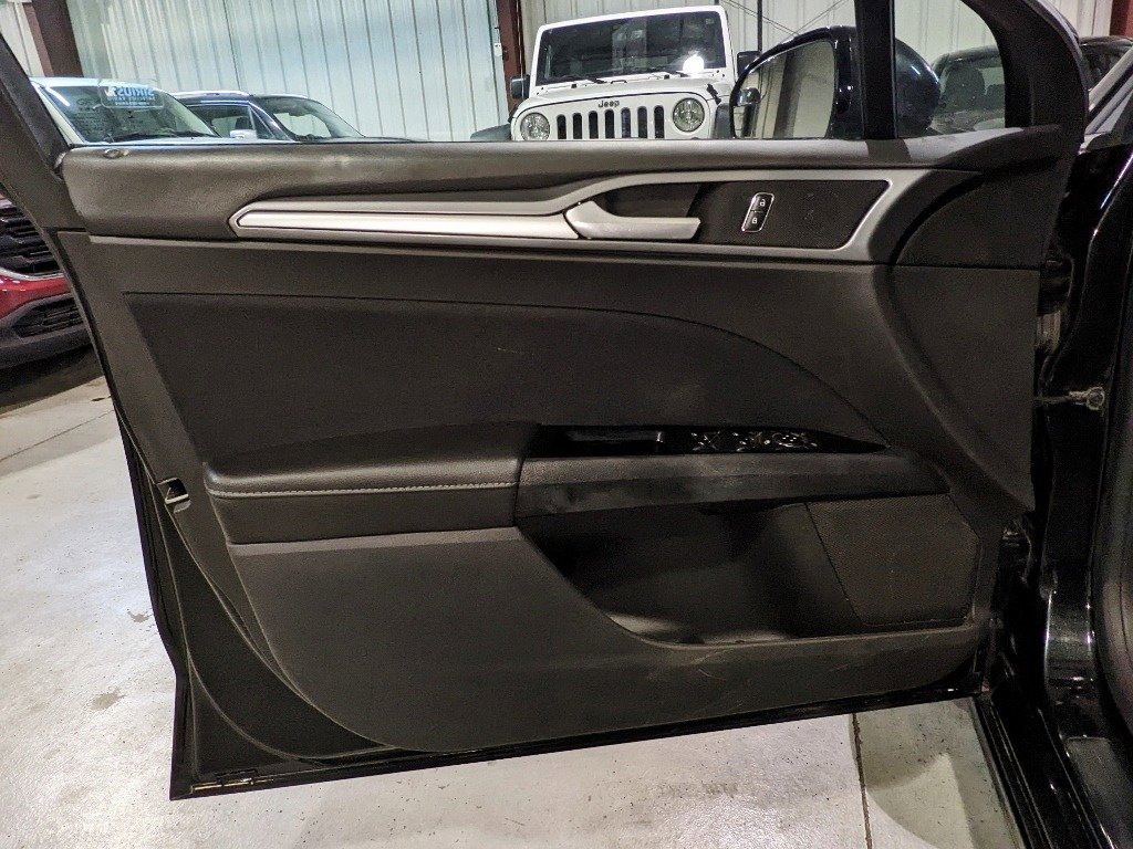 Used 2014 Ford Fusion SE image 12