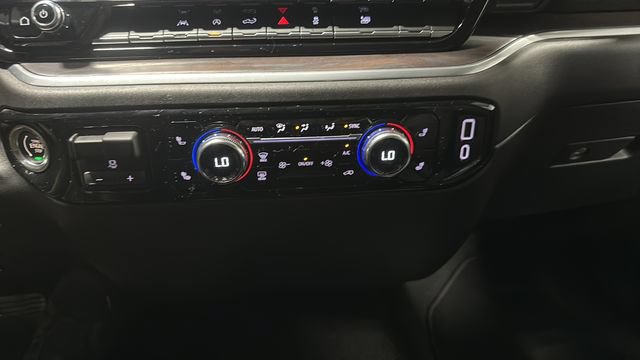 Used 2026 GMC Sierra 1500 SLT AWD/4WD image 18