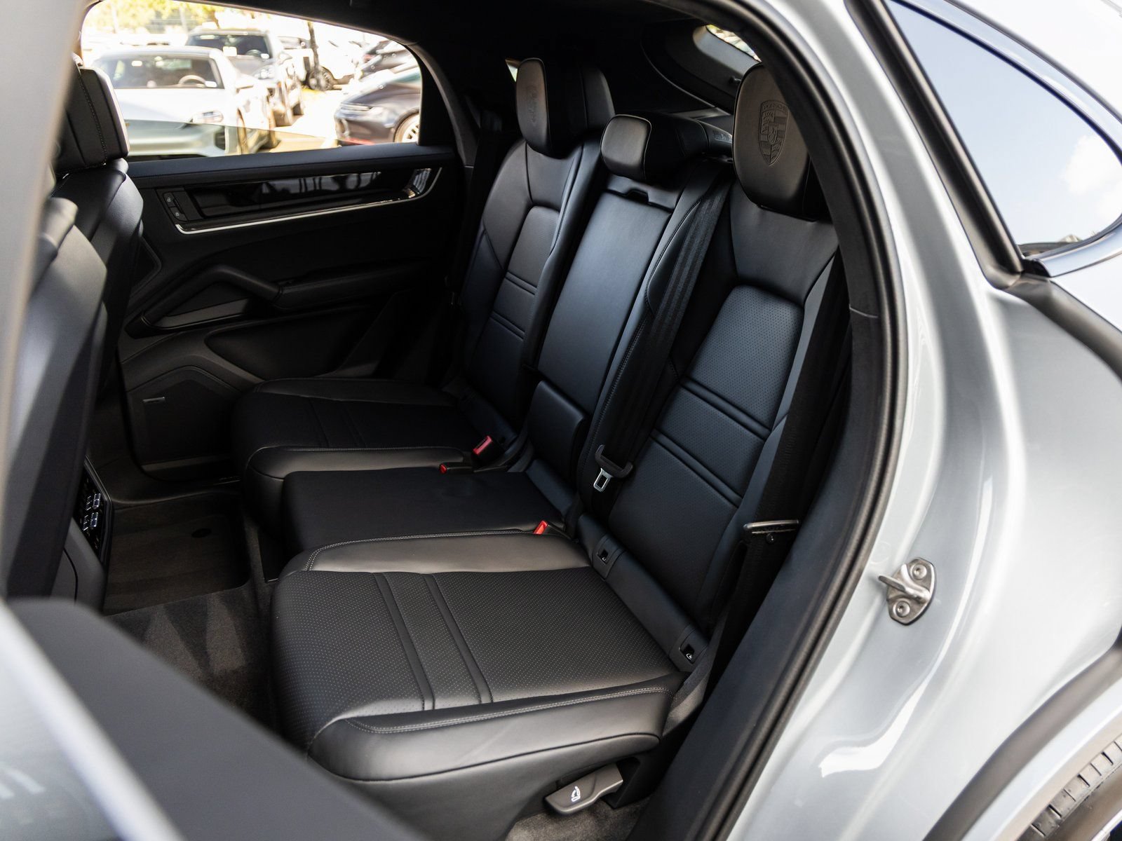 Certified 2025 Porsche Cayenne S AWD/4WD image 37
