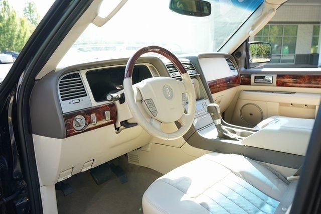 Used 2004 Lincoln Navigator Luxury image 8