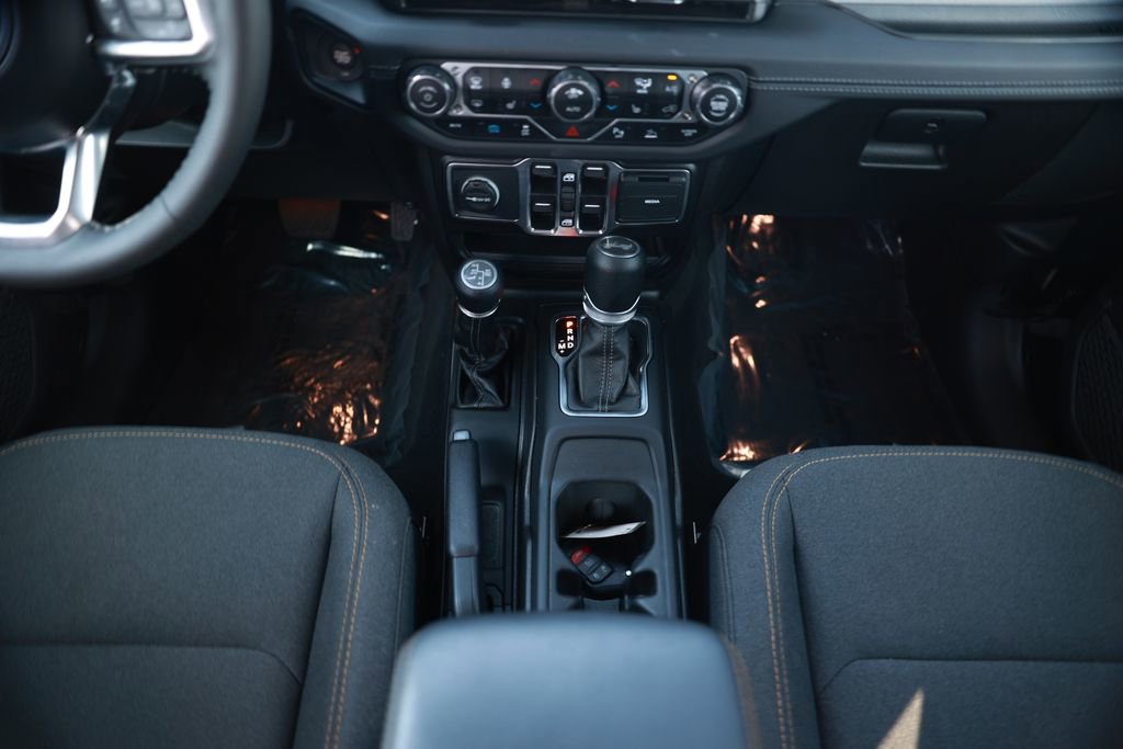 Used 2025 Jeep Wrangler Unlimited Sahara w/ Safety Group image 30