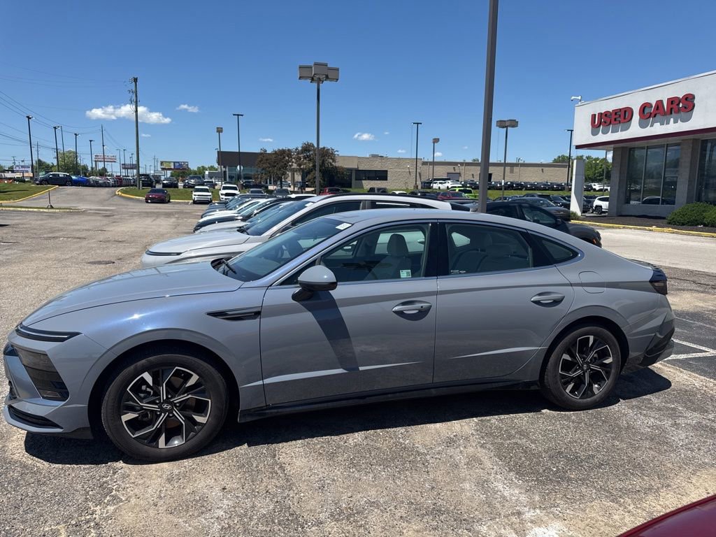 Certified 2025 Hyundai Sonata SEL FWD image 2